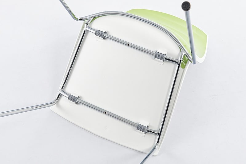 Einfacher Stapelschutz unserer Berlin SP Kunststoff Stühle