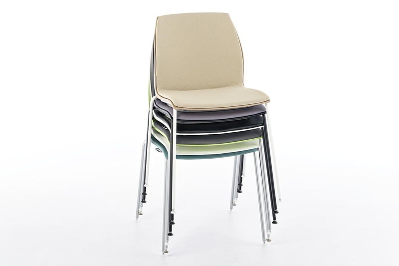 Unsere Berlin Schalenstühle können gestapelt werden