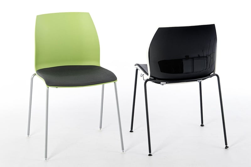 Von hinten kann man die glänzende Oberfläche der Rückseite gut erkennen