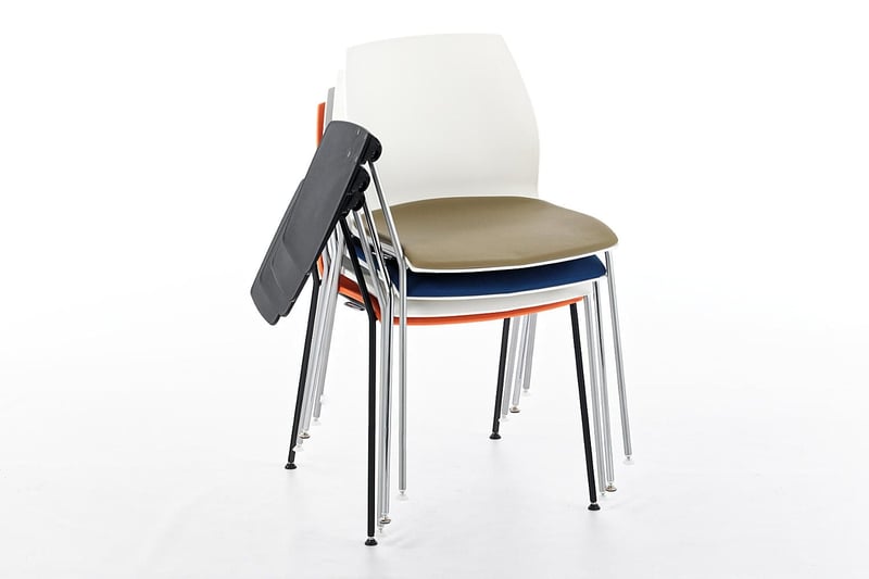 Die Berlin ST Collegestühle können gestapelt werden