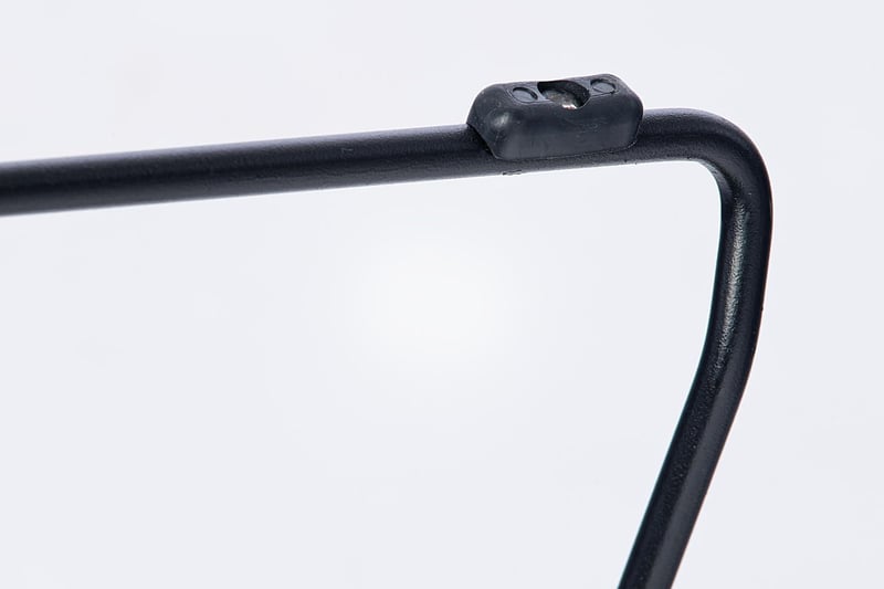 Die Kunststoffgleiter sind fest verschraubt