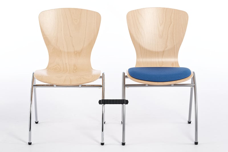 Verschieden breite Stuhlverbinder stehen zur Auswahl