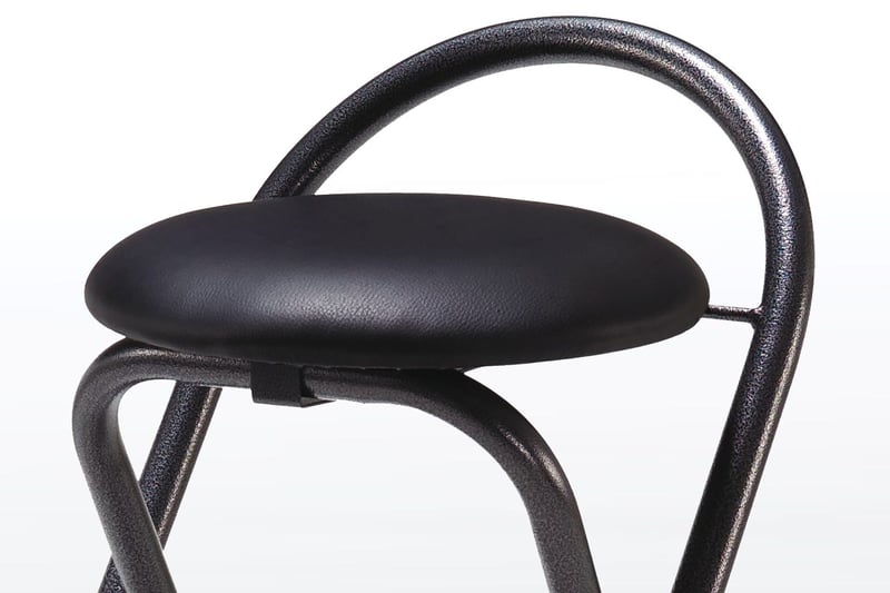 Der bequeme Kunstleder Sitz unserer klappbaren Barhocker Buffalo ist sehr robust