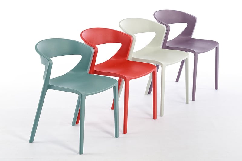 Die Stühle für Aussenbereiche Capri lassen sich farblich kombinieren