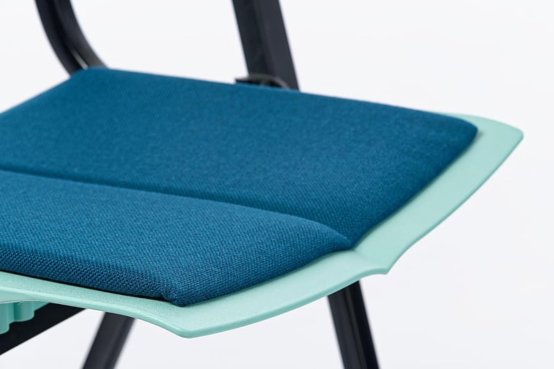 Der Knick in der Sitzfläche ist ergonomisch sinnvoll