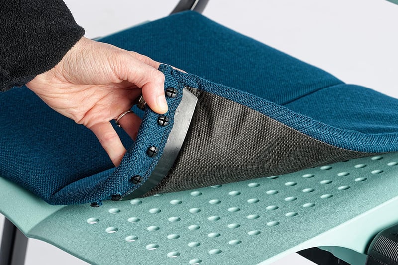 Mit Klickverschluss können die Polster einfach abgenommen werden