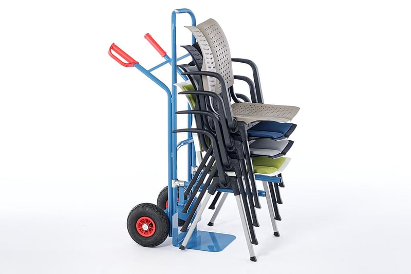 Mithilfe des optionalen Stuhlkarrens lässt sich der Detroit leicht verschieben