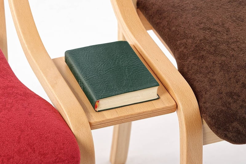 Als Stuhlverbinder ist dieses Ablagebrett nützlich