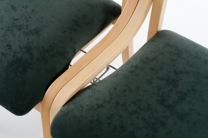 Eine feste Stuhlreihe