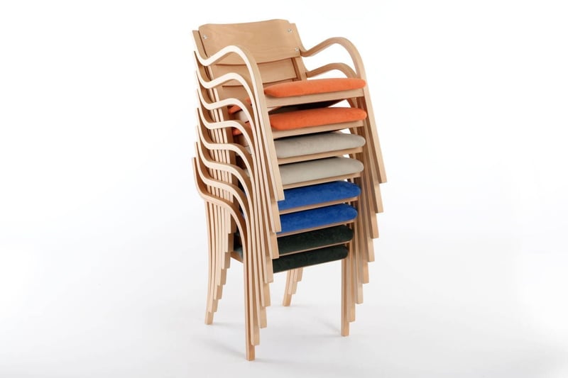 Unser Stapelstuhl Dheli AL SP ist in vielen Farben erhältlich