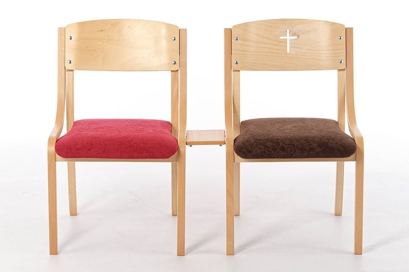 Verschiedene Stuhlverbinder stehen zur Auswahl