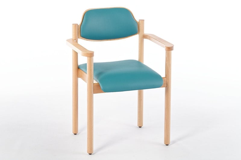 Mit Armlehnen + Sitz- & Rückenpolster