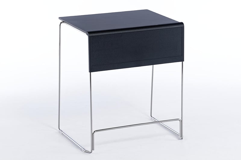 Elegante hoch stapelbare Einzelbenutzertische für Schulungsräume mit Transportwagen