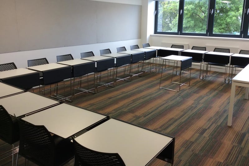 Unsere Flensburg Einzelplatztische im Einsatz bei einem Seminar