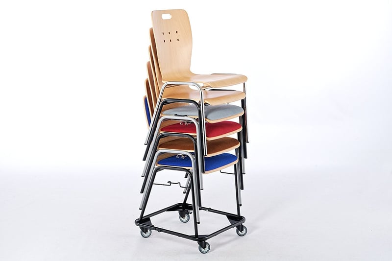Die Stapelstühle der Florida Serie können schnell und einfach sehr hoch gestapelt und mit dem passenden Rollwagen einfach transportiert werden