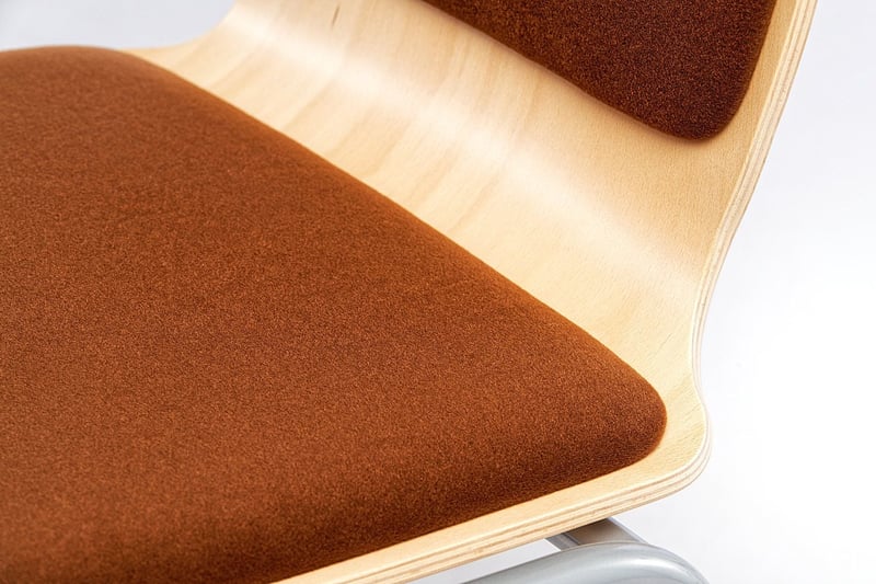 Modernes Zusammenspiel zwischen der Holzschale und der Polsterung des Florida SP RP