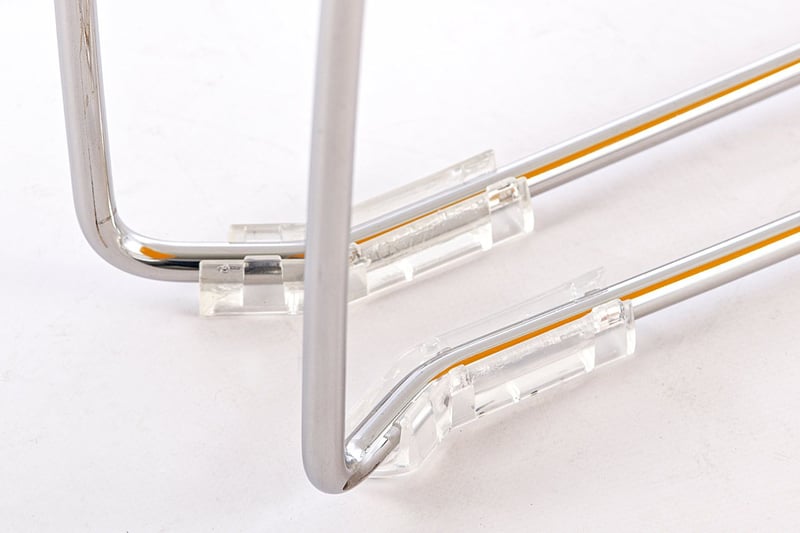 Die Bodengleiter sind aus transparentem Kunststoff