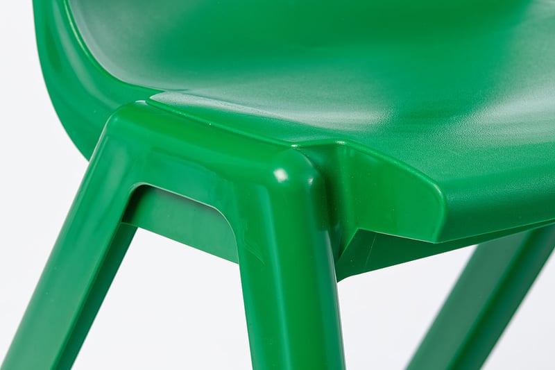 Aus einem Guss wurden die Monoblock Kinderstühle Granada KIDS hergestellt