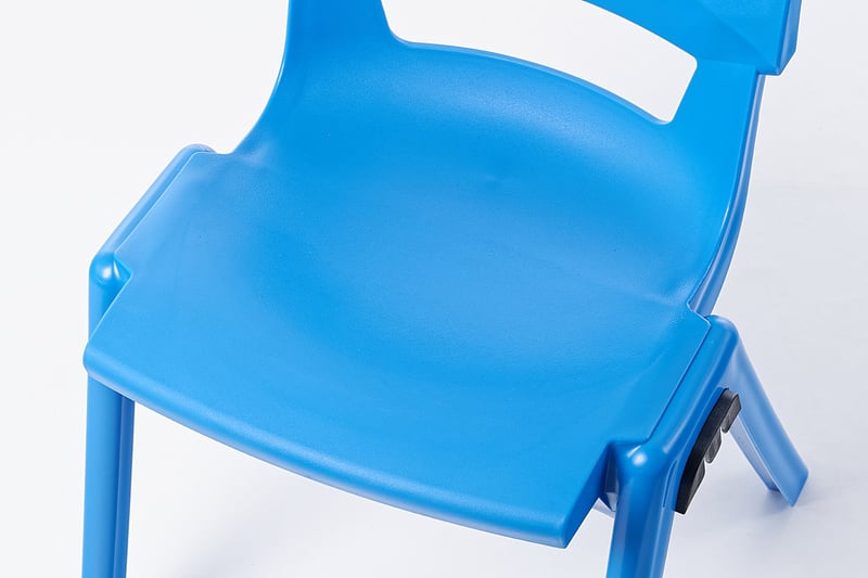 Die Kunststoffsitzfläche ist sehr robust und pflegeleicht