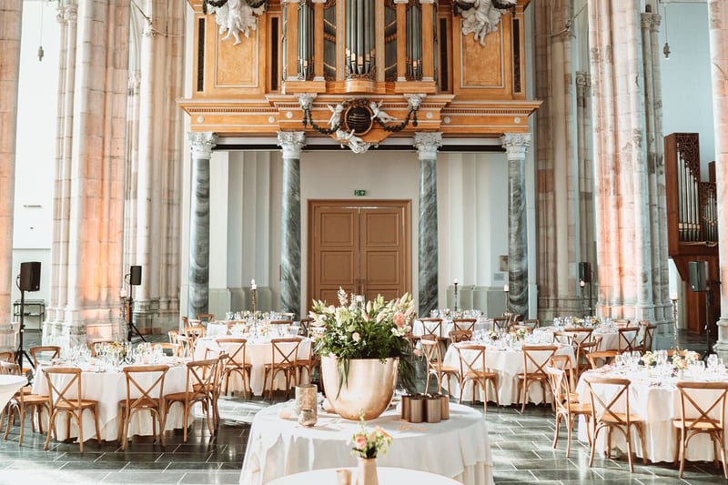 Unser Halmstadt Stuhl kan für Feierlichkeiten gestellt werden