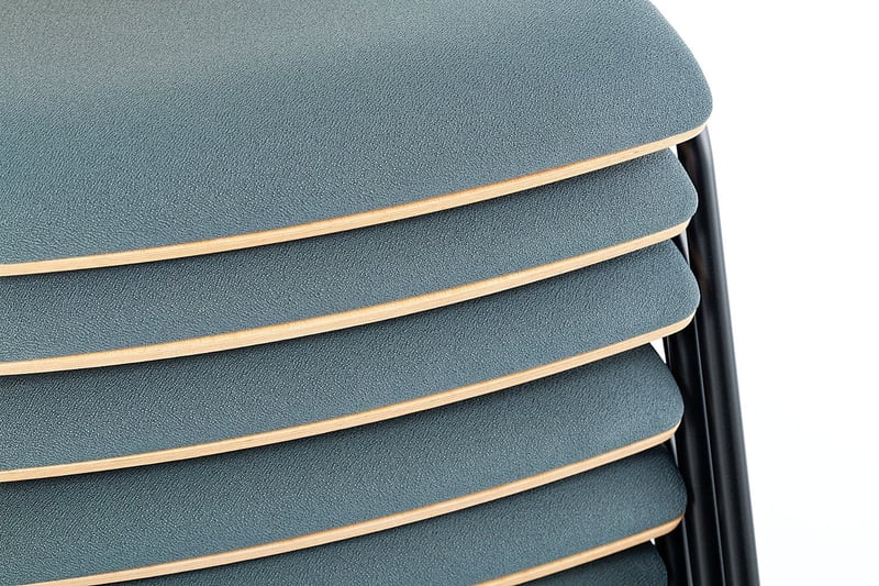 Die gebogene Sitzfläche läd zum bequemen Sitzen ein