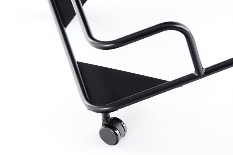 Auf unserem praktischen Transportwagen können unsere Havanna VP Schalenstühle unkompliziert transportiert und bei Bedarf auch direkt sicher eingelagert werden