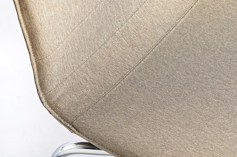 Der Bezugsstoff ist sorgfältig vernäht