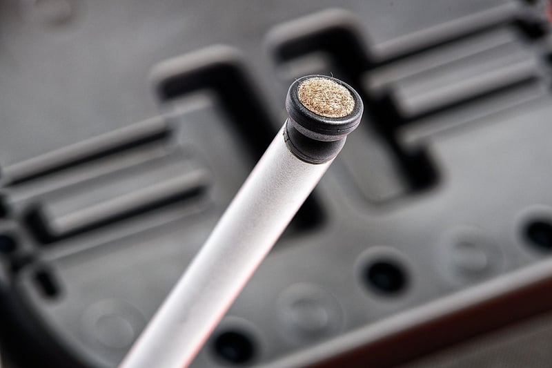 Optional können Filzgleiter an den Stuhlbeinen bestellt werden