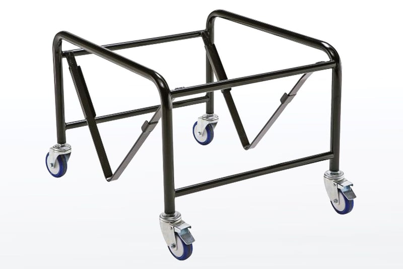 Der Transportwagen ist extra für unser Modell Ibiza entwickelt worden und durch seinen Winkel können bis zu 45 Stühle übereinander auf ihm gestapelt werden