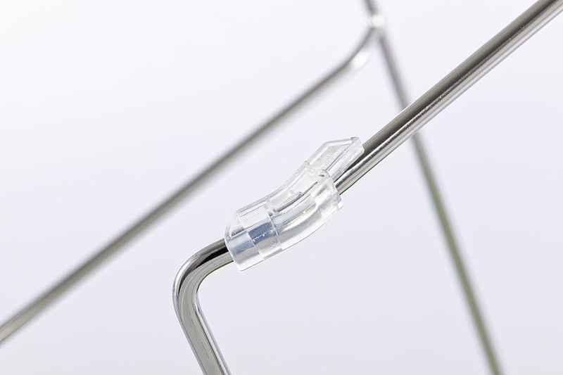 Die Reihenverbinder sind unauffällig am Stahlrohr angebracht