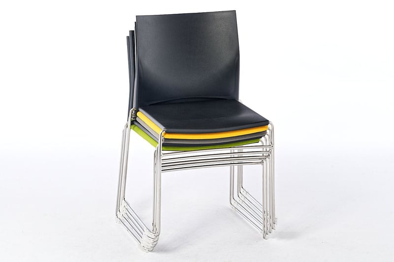 Gestapelt beansprucht der Ibiza SP nur sehr geringen Platz