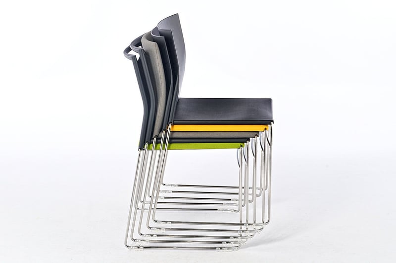 Mit dem Ibiza SP können robuste Stuhlstapel gebildet werden