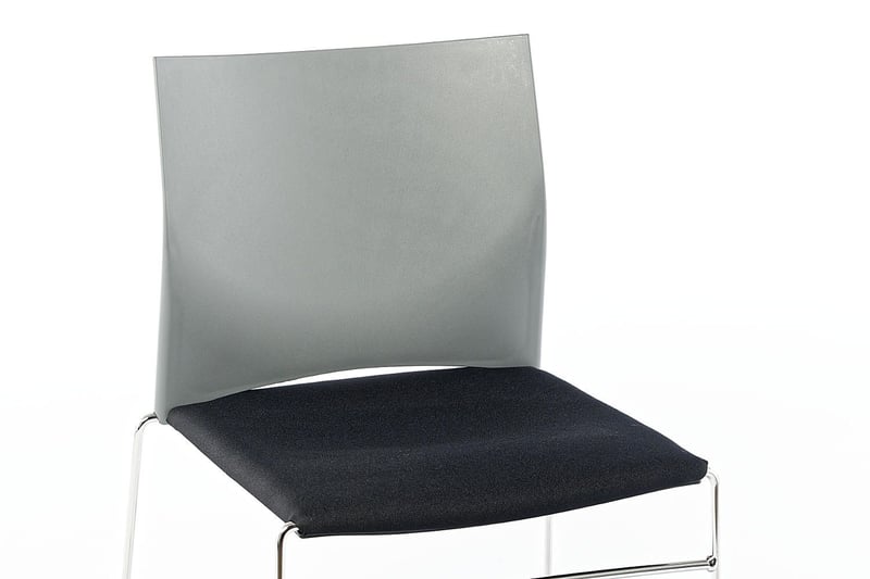 Unser Kunststoffstuhl Ibiza SP kann in grauer Kunststofffarbe gewählt werden