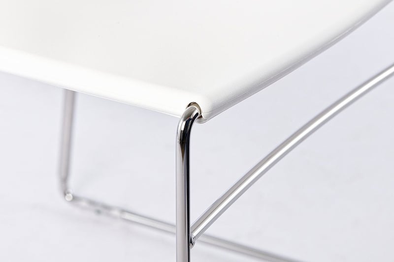 Das verchromte Stahlrohr ist sorgfältig gebogen