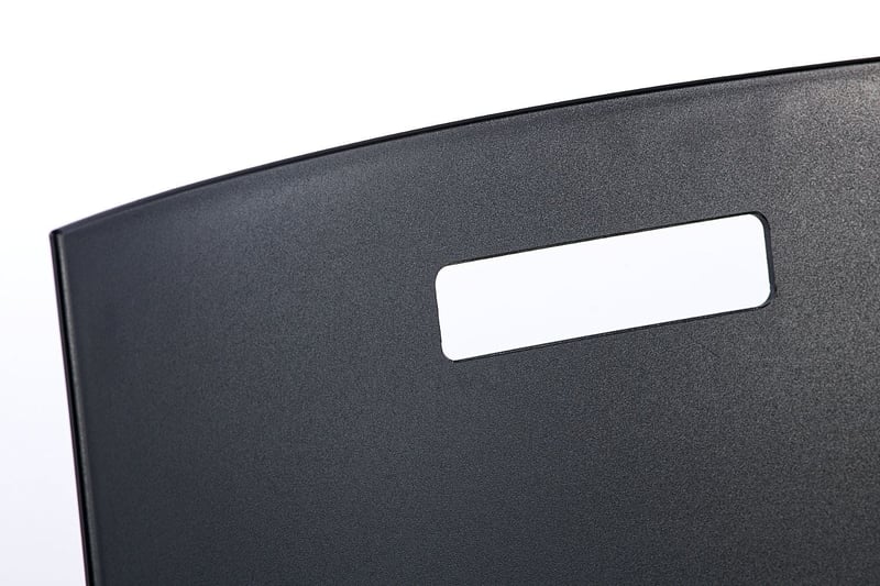 Optional ist eine Grifföffnung in der Kunststofflehne eingelassen