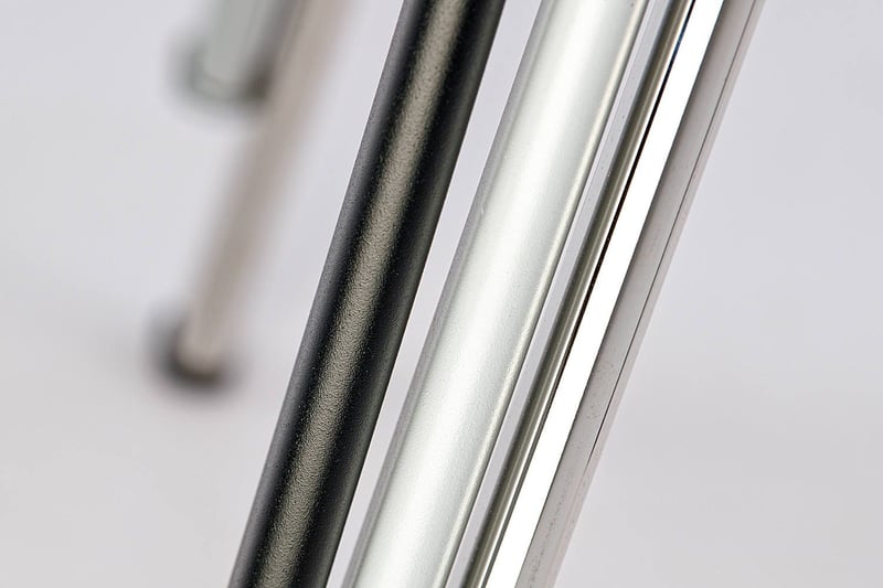 Bei unserem Armlehnenstuhl Iso AL können verschiedene Gestellfarben gewählt werden