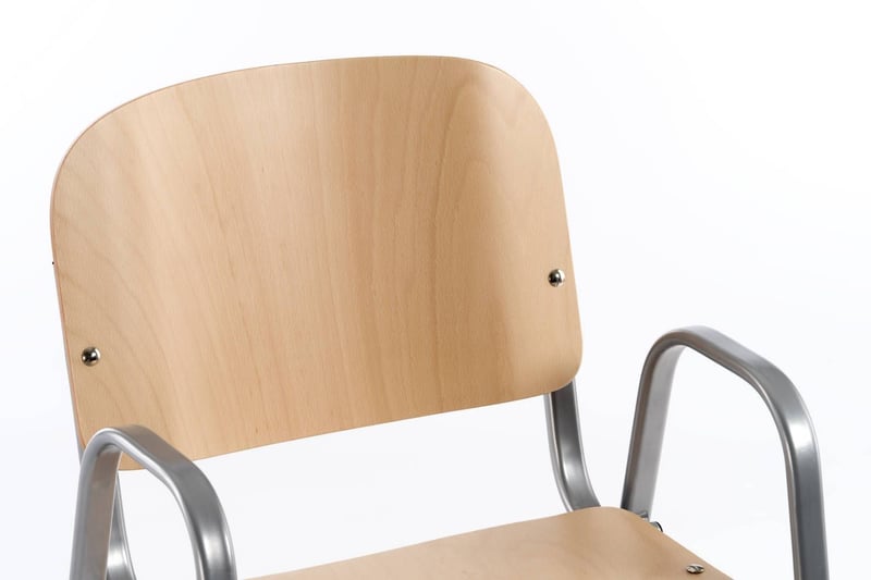 Eine gebogene Rckenlehne sorgt für Bequemlichkeit