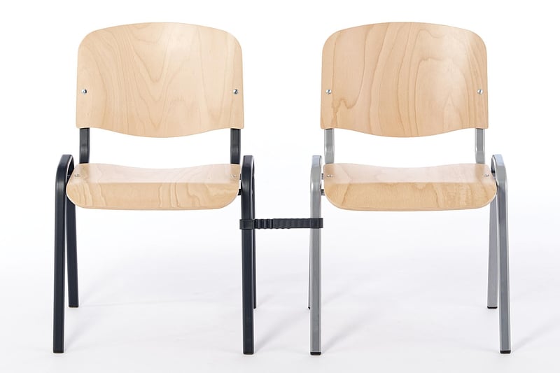 Die Iso Plus HO können mit losen Verbindern zu Stuhlreihen gestellt werden