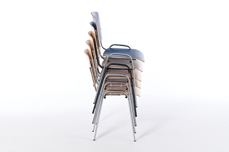 Durch die vertikale Stapelung ist die Lagerung sehr platzsparend