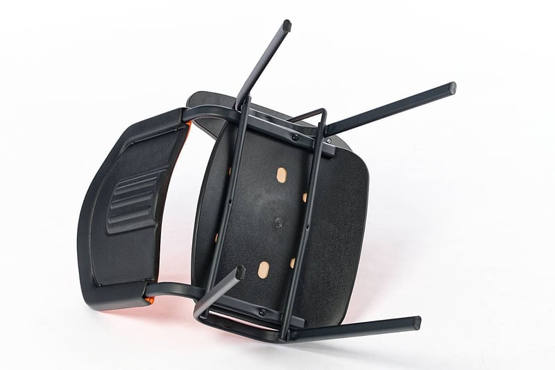 Die Sitzfläche ist verstärkt und fest verschraubt