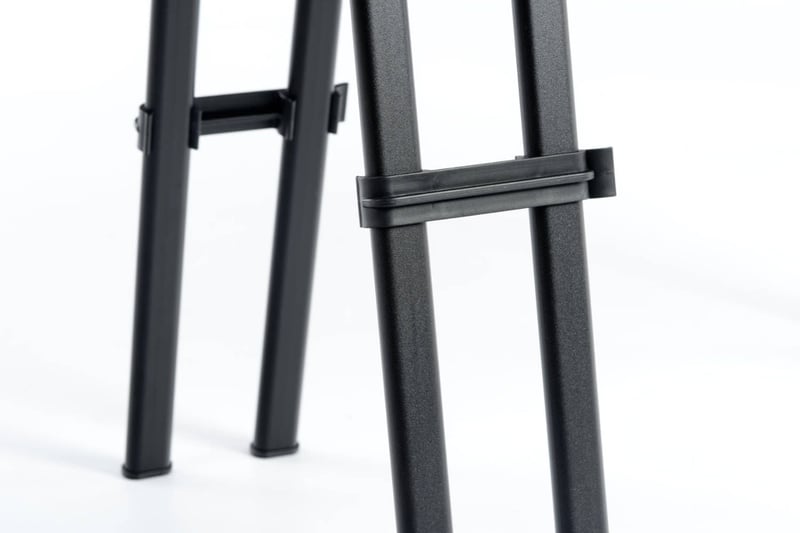 Die Verbinder lassen sich auch unten am Gestell befestigen