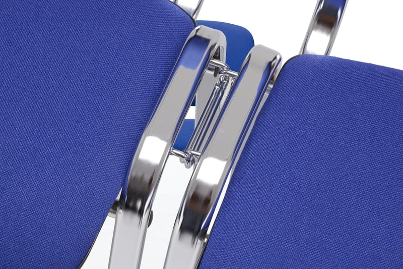 Die optionalen integrierten Stuhlverbinder sind sehr stabil