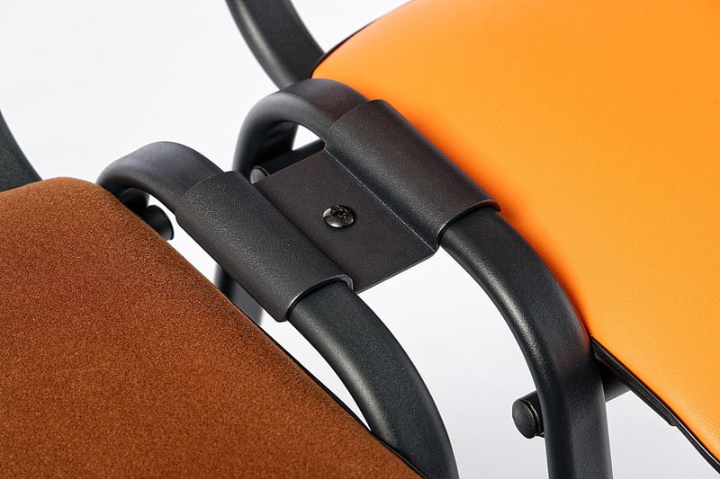 Stabile und feste Stuhlreihen können mit den Stuhlverbindern gestellt werden