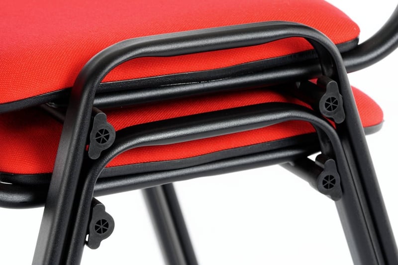 Die Sitzfläche ist fest mit dem Gestell verbunden