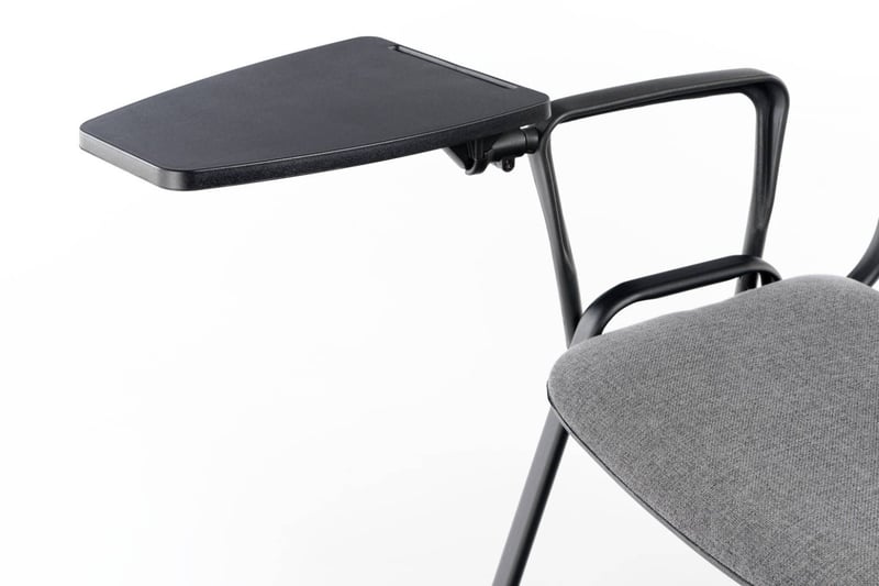 Großzügiger Platz für das Schreibtablar