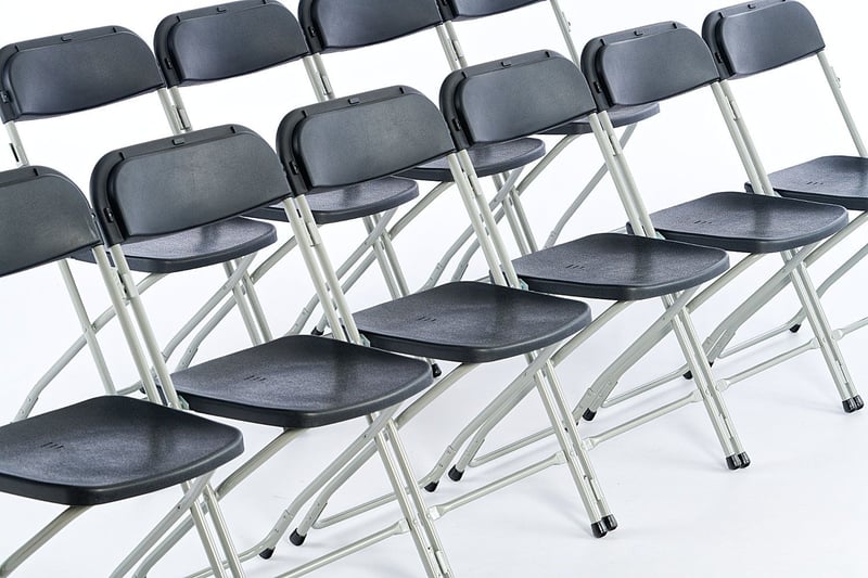 Mit dem Kuba SV lassen sich auch große Veranstaltungsflächen bestuhlen