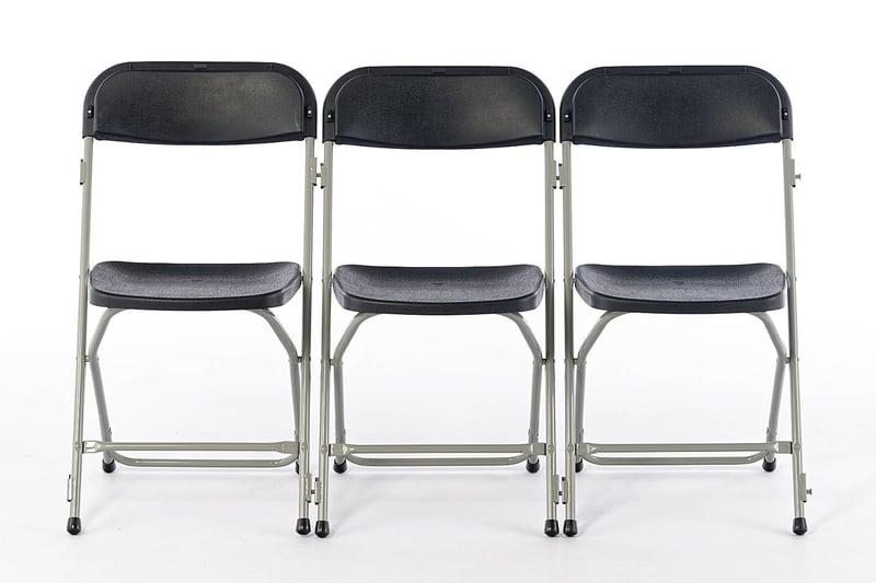 Mit dem integrierten Stuhlverbindern können sehr schnell feste Stuhlreihen gestellt werden