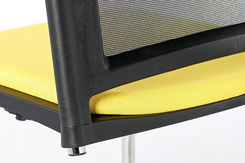 Rückenlehne und Sitzfläche sind zu einer festen Einheit zusamenmontiert