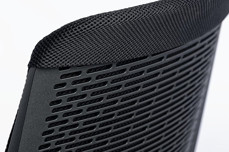 Bei Bedarf kann die optionale Rückenpolsterauflage abgenommen werden