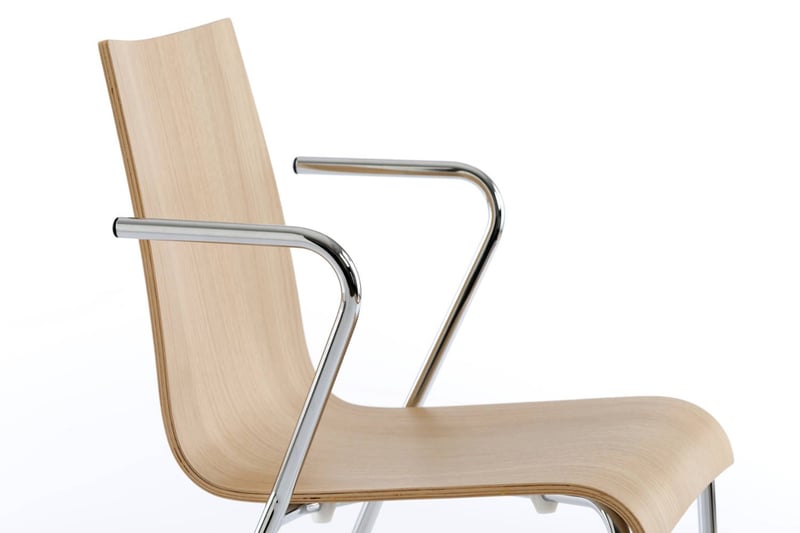 An den offenen Armlehnen lassen sich Handtaschen hängen